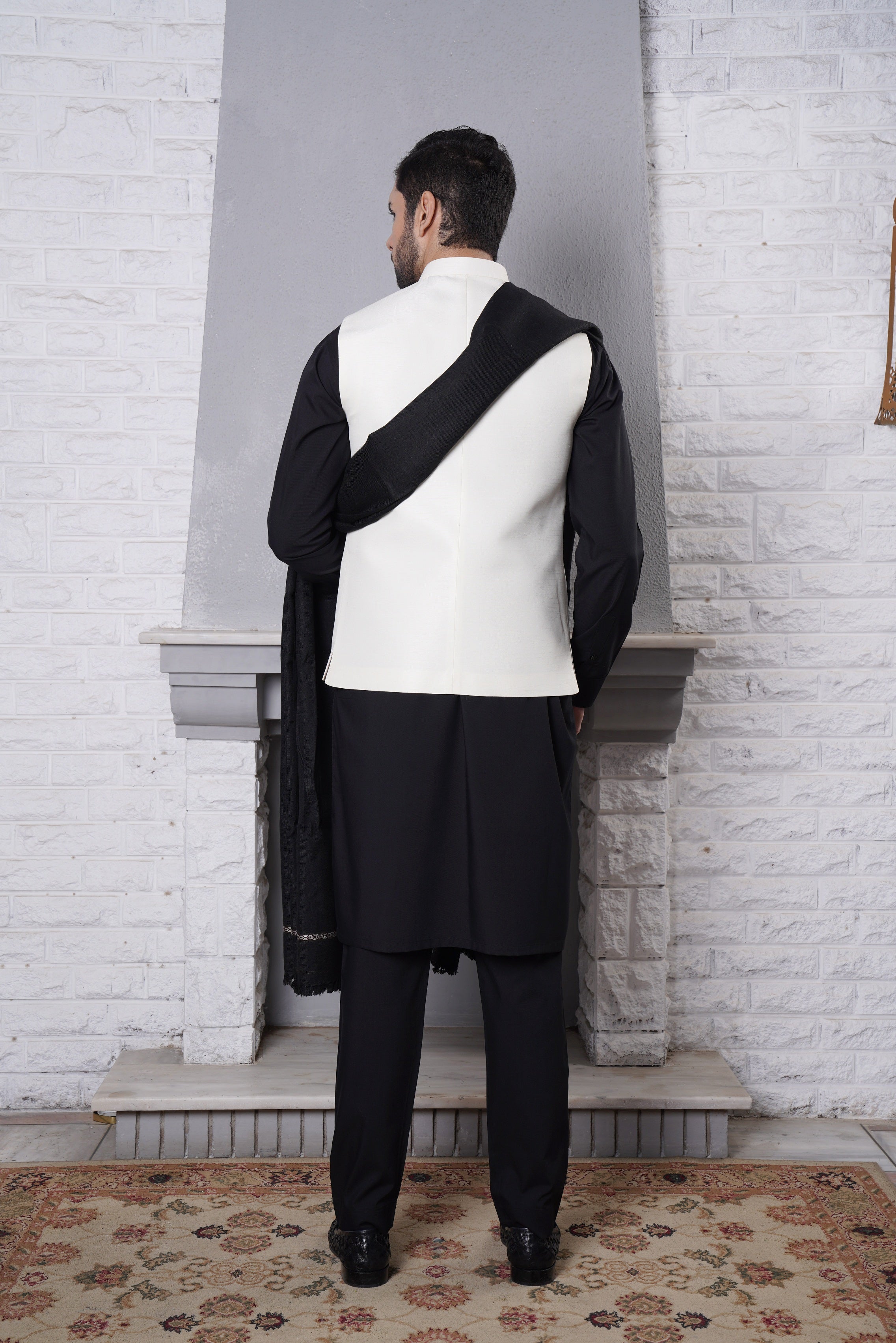 Waistcoat White With Handmade Motif